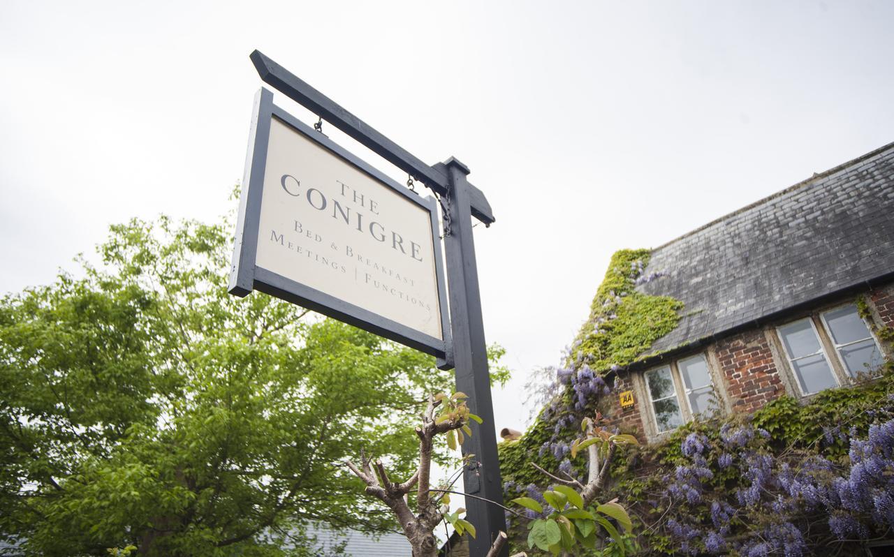 The Conigre Hotel Мелкшам Екстериор снимка